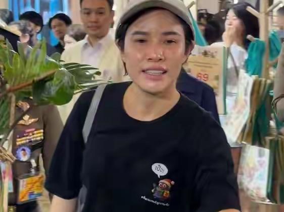 素颜的诗妮娜贵妃，颜值气质真的很一般呢？没有了精致的妆容，也没有了华丽的造型和