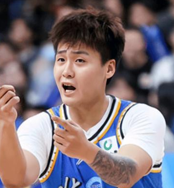 北京男篮球员赵睿是吃止痛片坚持复出的，北京男篮不敌北控赛后，曾凡博在接受采访时透