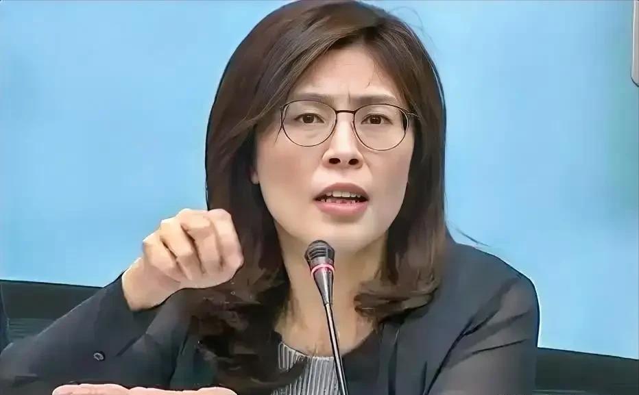 国民党主席选举结果出现！郑丽文民调以68%位居第一，郝龙斌则仅仅获得6%，处于垫