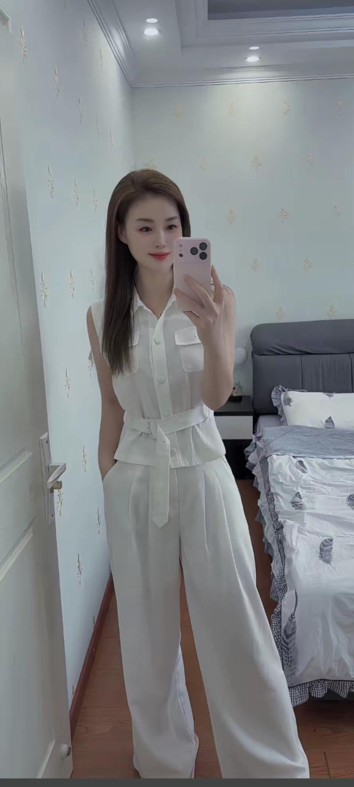 晚风温柔落日浪漫，人间温柔万般治愈。生活偶尔苦涩，但温柔永远自愈。愿你历经山河，