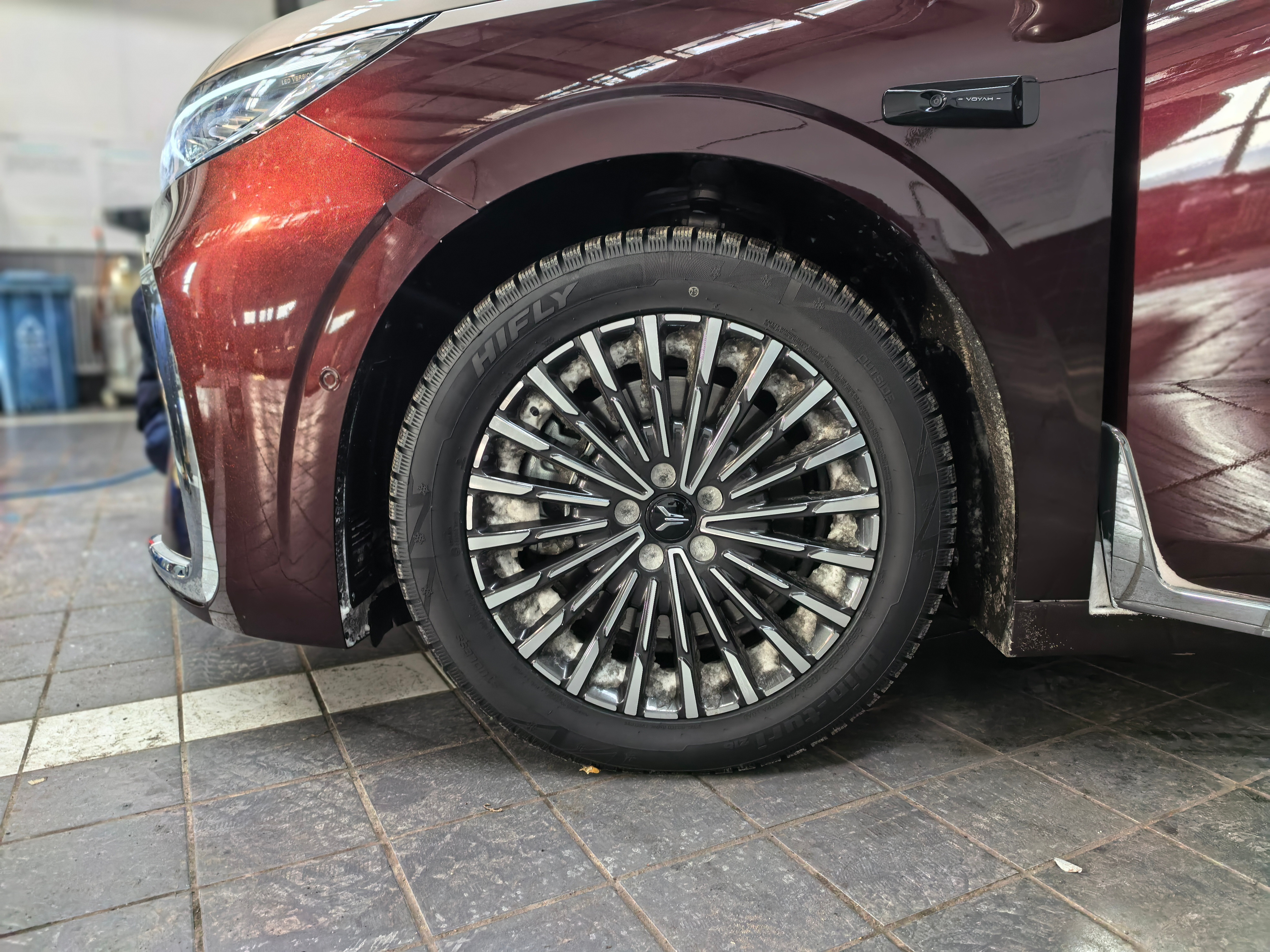 在零下气温的地方如果轮毂内进雪一定要及时清理干净不然跑高速就是➡️(>﹏<)?