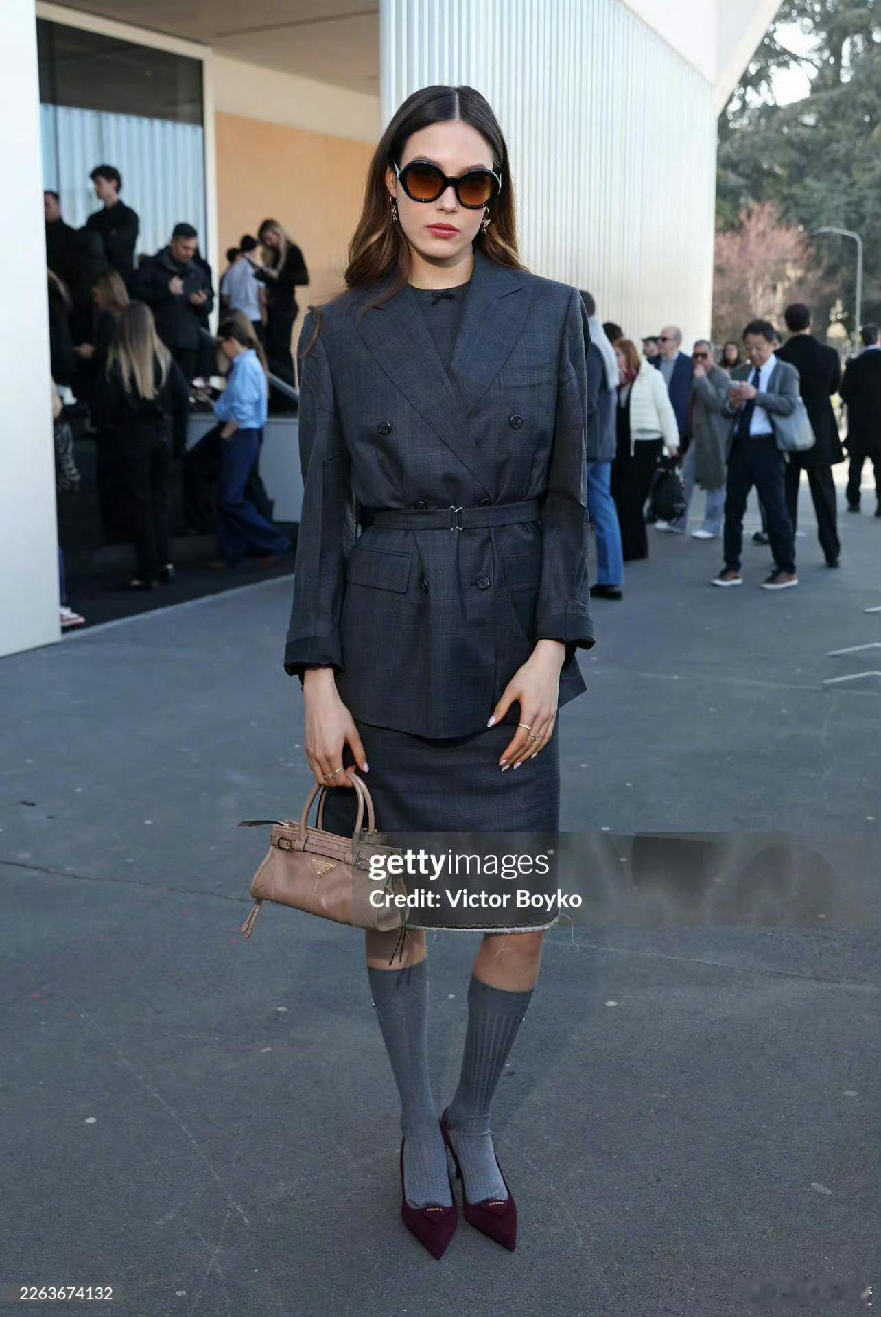 谷爱凌穿Prada的女王冯国珍通过暑期回国探亲、讲述中国智慧故事等方式，让谷爱凌