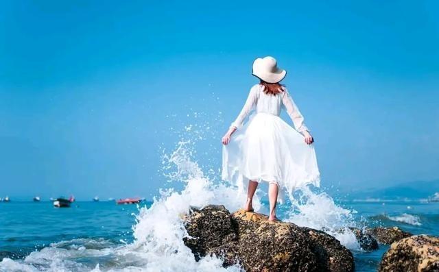 非常通透的一段话：“任何消耗你情绪的人，你都应该把他踢出你的世界，这些人除了影响