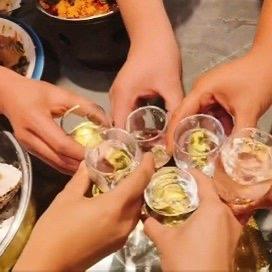 最近湖南长沙出了件让人捏把汗的事儿——49岁的李先生感冒后去社区医院打头孢，连着