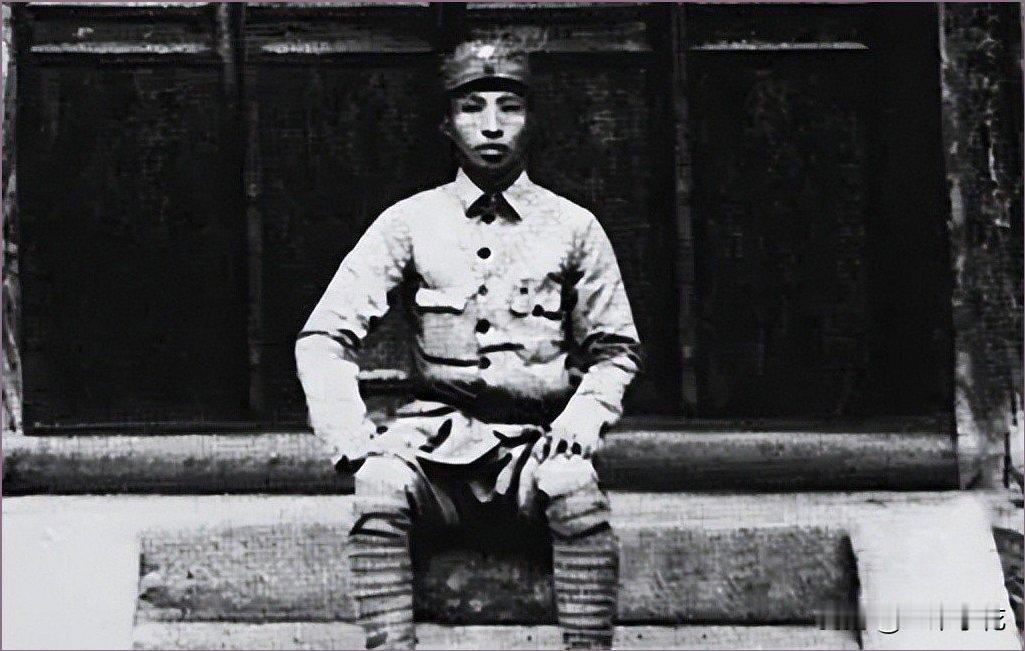 1955年，1360名开国少将里出了个怪人，粟裕亲自证明他战功赫赫，却被降为少将