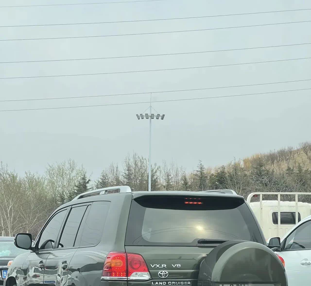 美国把雷克萨斯GX460叫霸道，那丰田普拉多叫什么啊？这车起码十年起步，甚至更久