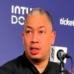 他搞砸了伦纳德的绝杀传球，全队都以为要炸了，但泰伦卢一句话，让更衣室瞬间安静。