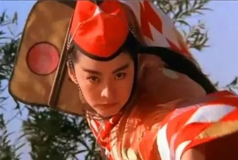 1992年，徐克不顾金庸反对，坚持选林青霞出演“东方不败”，两人开启了豪赌，金庸