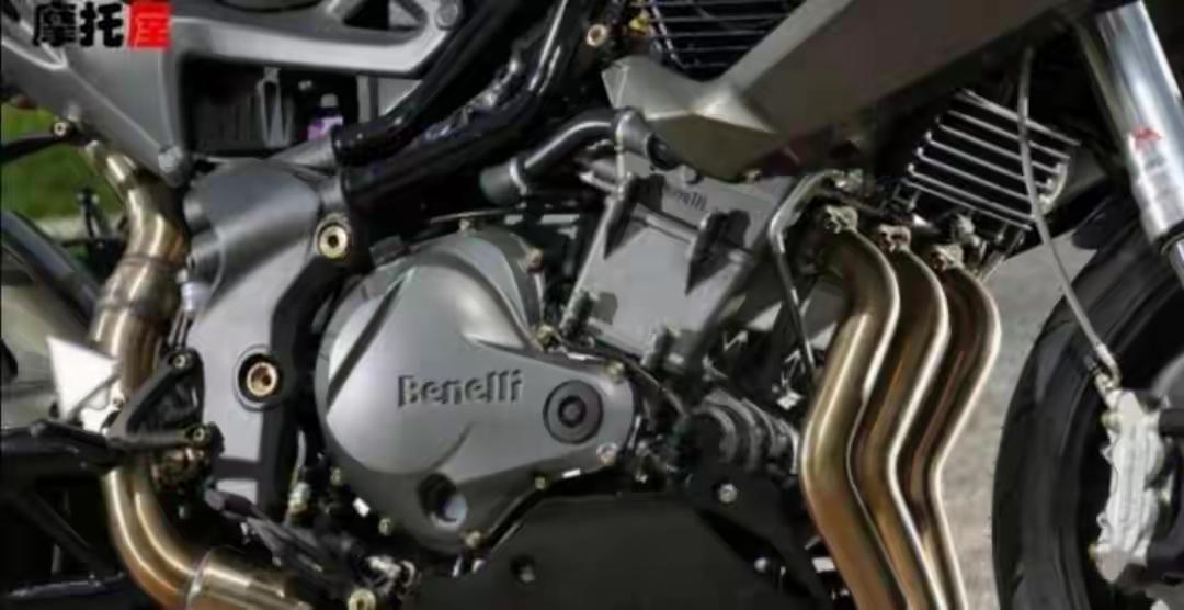 三缸发动机，在汽车圈是“过街老鼠”，在摩托车圈却被中国人玩到了世界冠军。葡萄牙