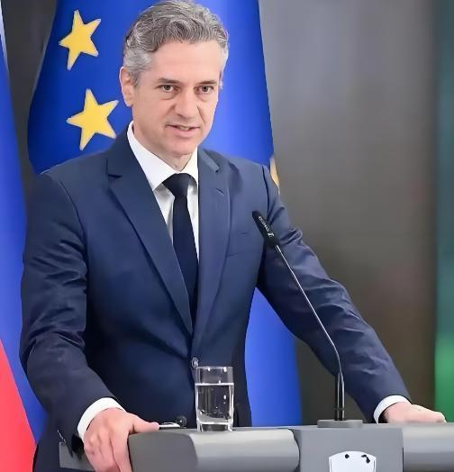 比利时首相说： “人人都想加入欧盟，没人想加入中国。美国的任何邻国都不会说想