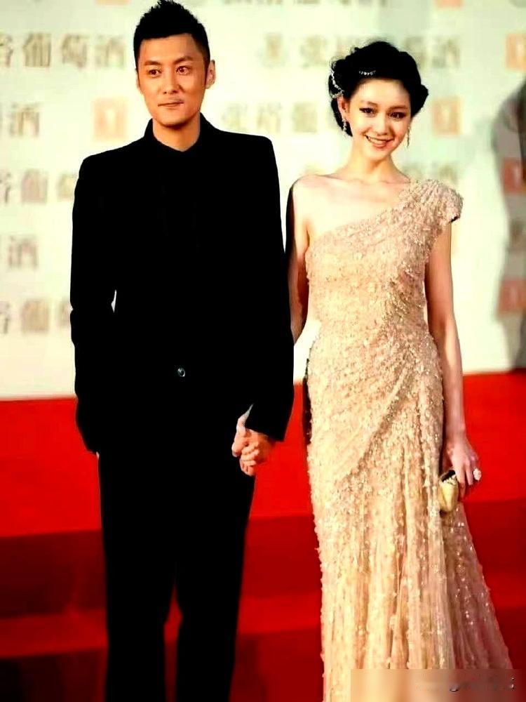 一条项链，戴脖子上是累赘，编进头发里就是封神。这事，也就当年的大S干得出来。