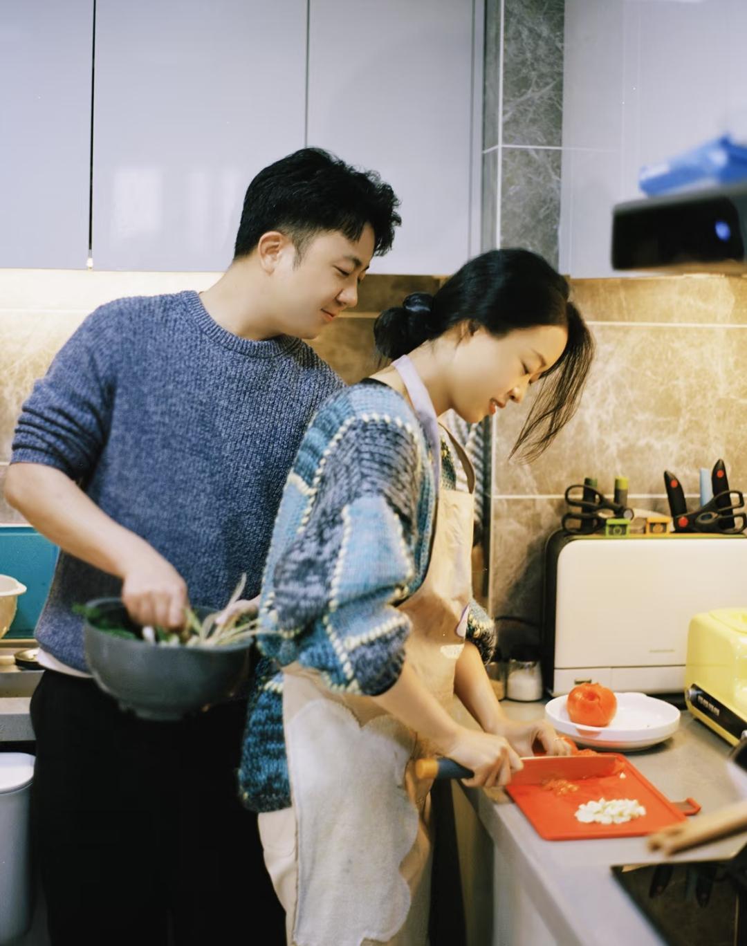 老公在西北修高铁，一年在家顶多四十天，剩下的日子，我守着孩子，守着满屋子的牵挂。