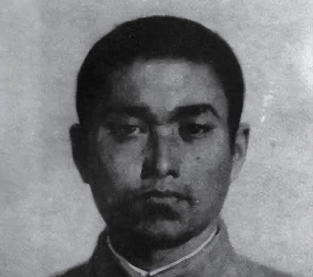 1948年，黑龙江五常县原日伪法院看守所，工人们在修缮因暴雨而坍塌的一间房屋时，