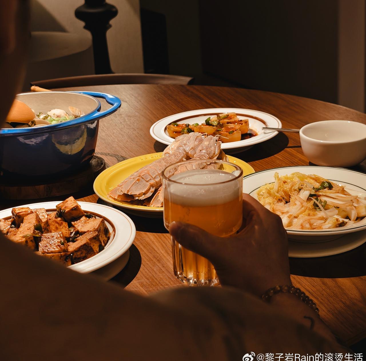 有酒，有肉，有爱的人[比心]健身运动打卡吃货子岩​​​