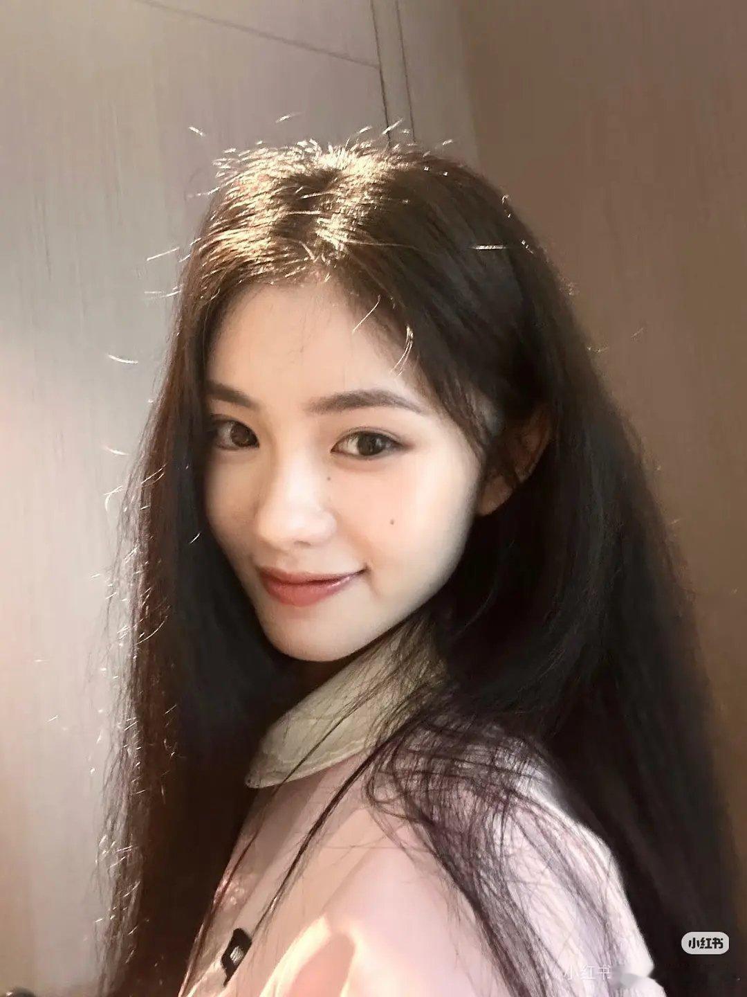 刘浩存的沙发这么多吗