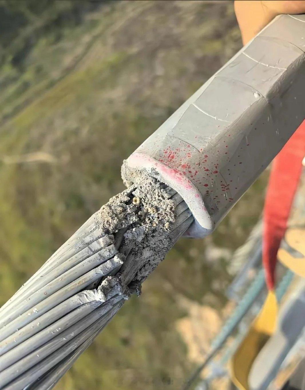 不懂就问，电缆这种熔断怎么修？