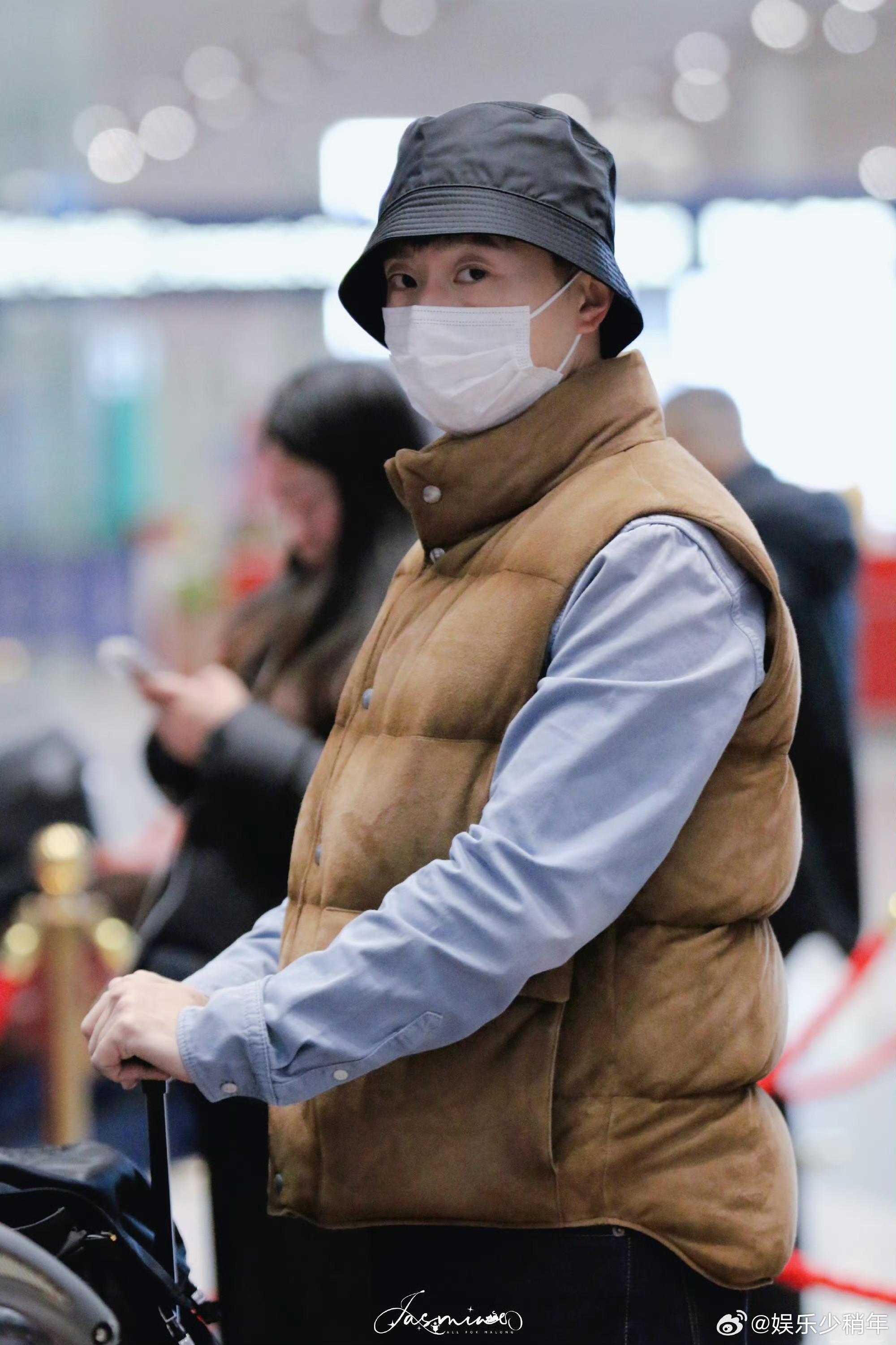 马龙到达米兰在米兰时装周上，马龙的风格将受到广泛关注，展现出运动员的另外一种优