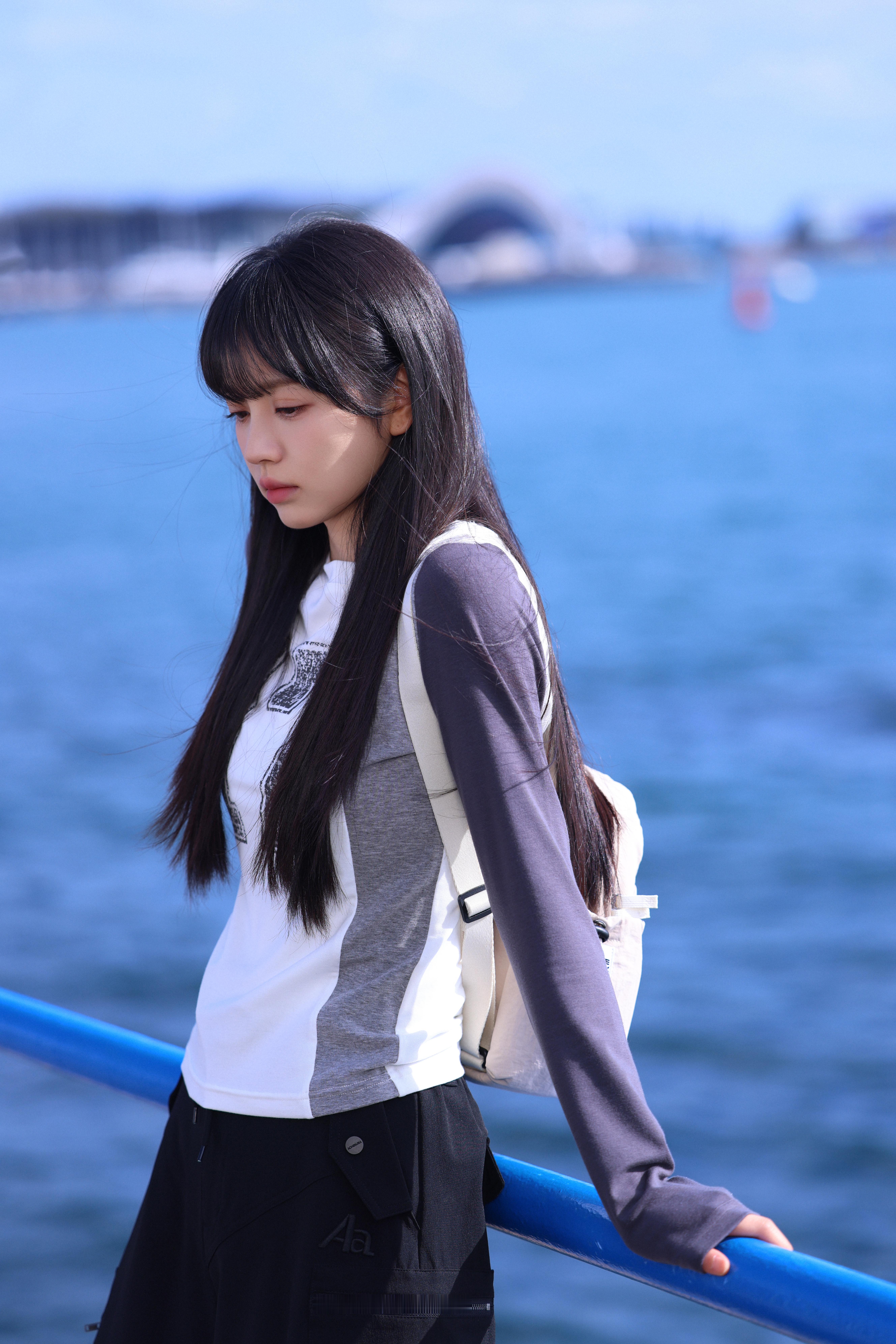 田曦薇🍃 林知夏观察日记镜头里停下来的那些瞬间，草海翻涌，笑声落在野餐垫上。