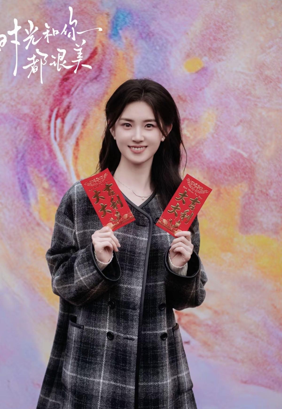 恭喜郭宇欣解锁新角色时瑶！《时光和你都很美》开机快乐，我们会一直陪着你，静待花开