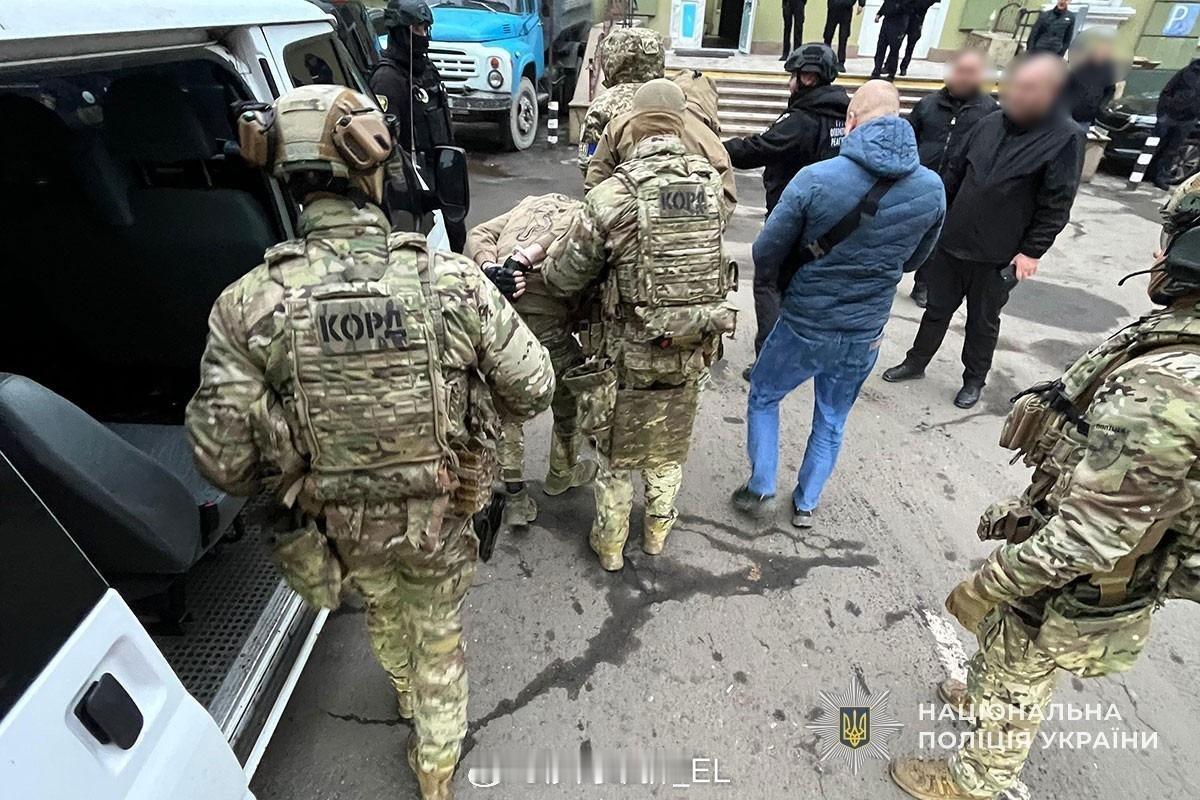乌克兰捷尔诺波尔州征兵中心所试行的乌军部队直接上街参与征兵的模式出师不利：当地执
