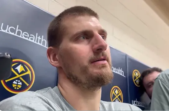 掘金中锋约基奇今天接受了记者的采访。约基奇表示他不喜欢状态火热的掘金队休息，