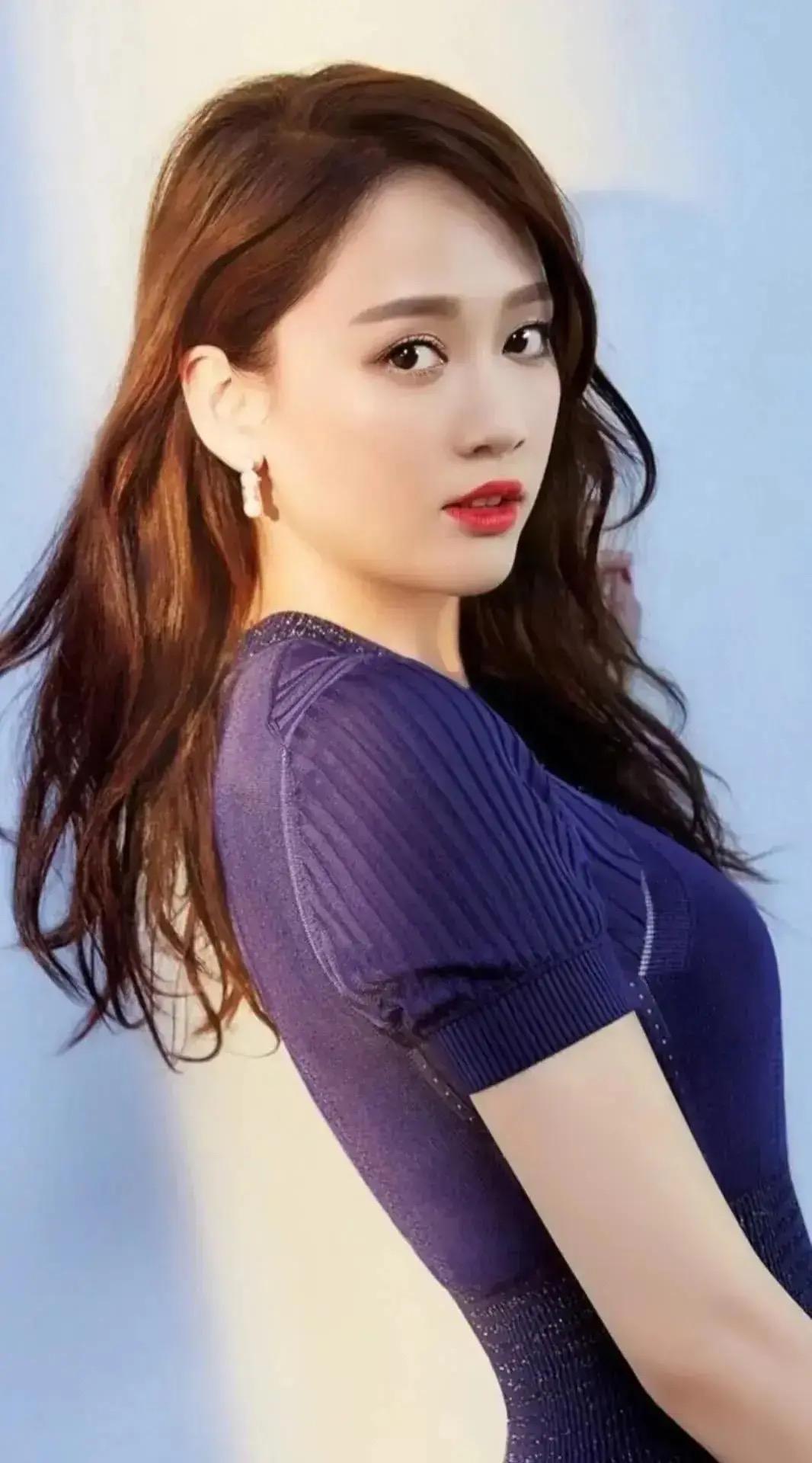 陈乔恩说，我就是不喜欢小孩子，我和谢娜是好朋友。但是自从谢娜生了小孩之后，我们就