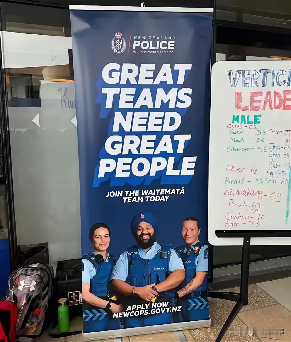 这是新西兰的警察招聘广告，印度人已经开始霸占C位了。等着瞧吧，新西兰的各大重要机