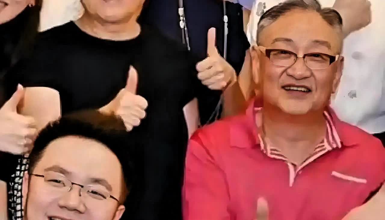 巴图这几日遭遇舆论风波，继父在这个时候站出来力挺巴图，表示“巴图