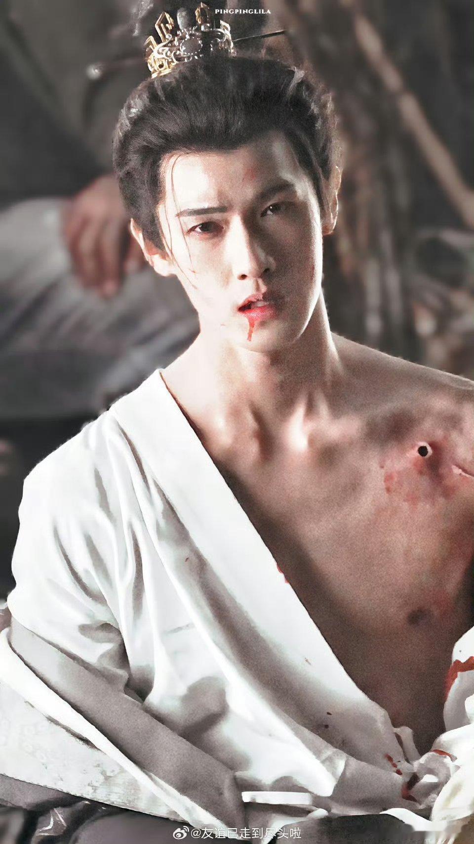 李昀锐尚公主又漏了哈哈哈身材好就应该多漏这锁骨