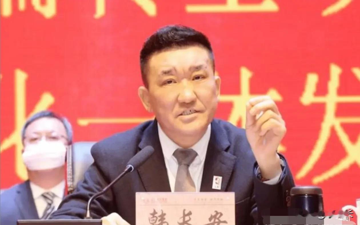 家人们！今天给大家聊聊山西长治超牛的故事。见过放弃铁饭碗回村当农民的吗？见过当农
