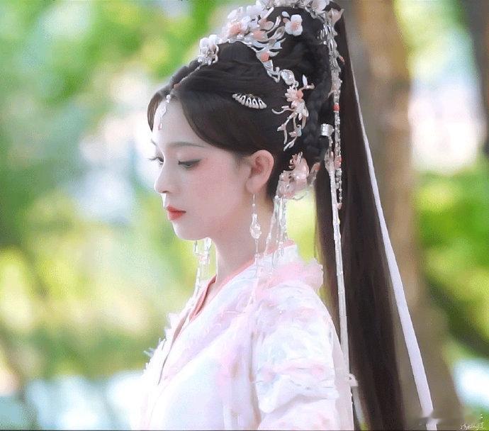 你是说陈瑶演邪恶水蜜桃吗水龙吟谁懂啊！一听说《水龙吟》阵容强大，我最先好奇的就