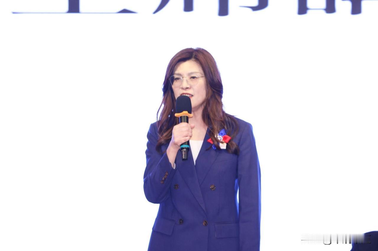 国民党主席郑丽文今（7日）在脸书发文表示，今天本党的行动中常会来到美丽的花莲，欣