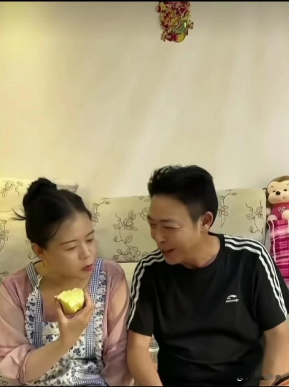 626谁输了官司？626敲锤结果。许妈诉求全部被驳回，直播间里面对盖有红戳戳