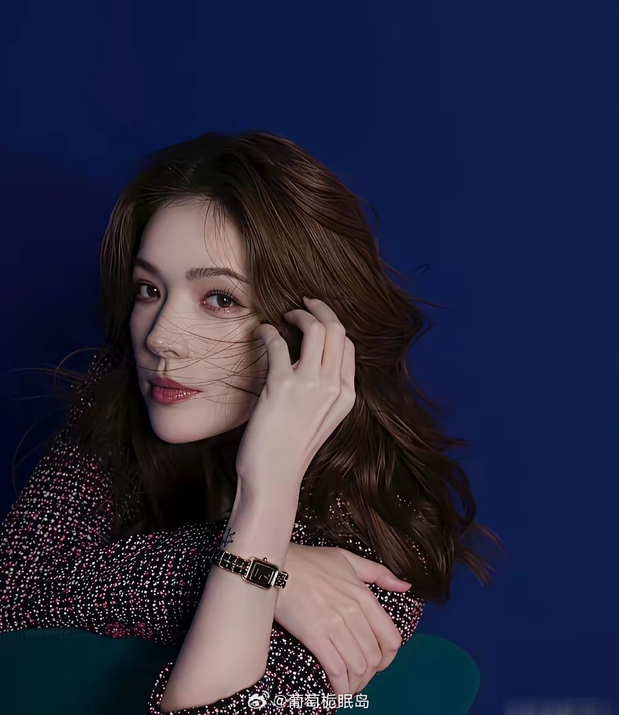 邱泽和许玮甯的儿子已经1岁了，两人眼里全是娃。邱泽长得这么帅，老婆又这么美，儿子