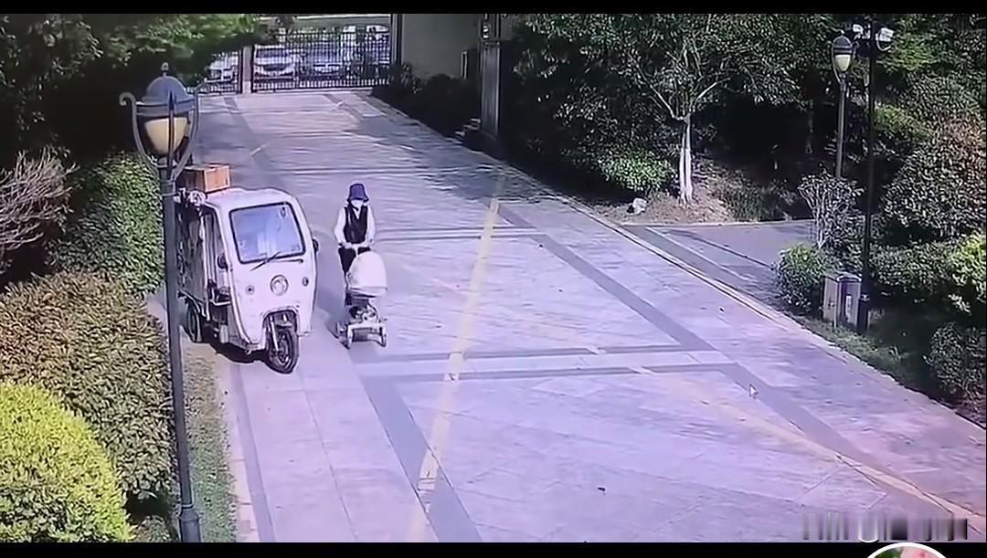 有小孩子的家庭可以多看看，让老人带孩子，一定要注意，出门就不要再让老人照顾孩子了