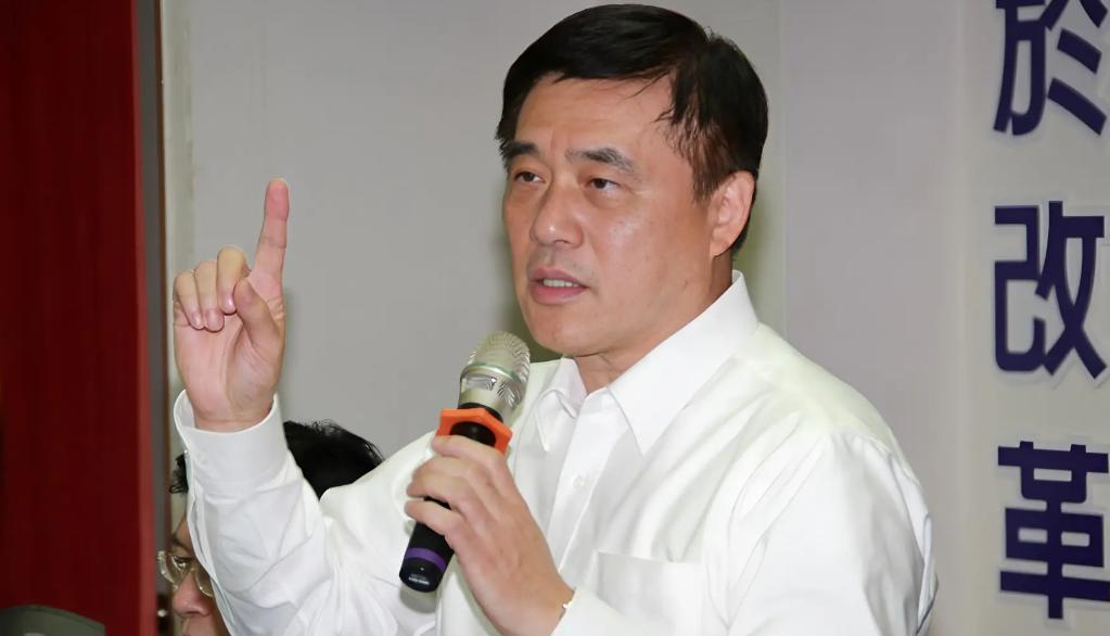 蓝营主席选举最近出大反转：最近一份全党员民调里，郑丽文拿了30%支持率，比郝