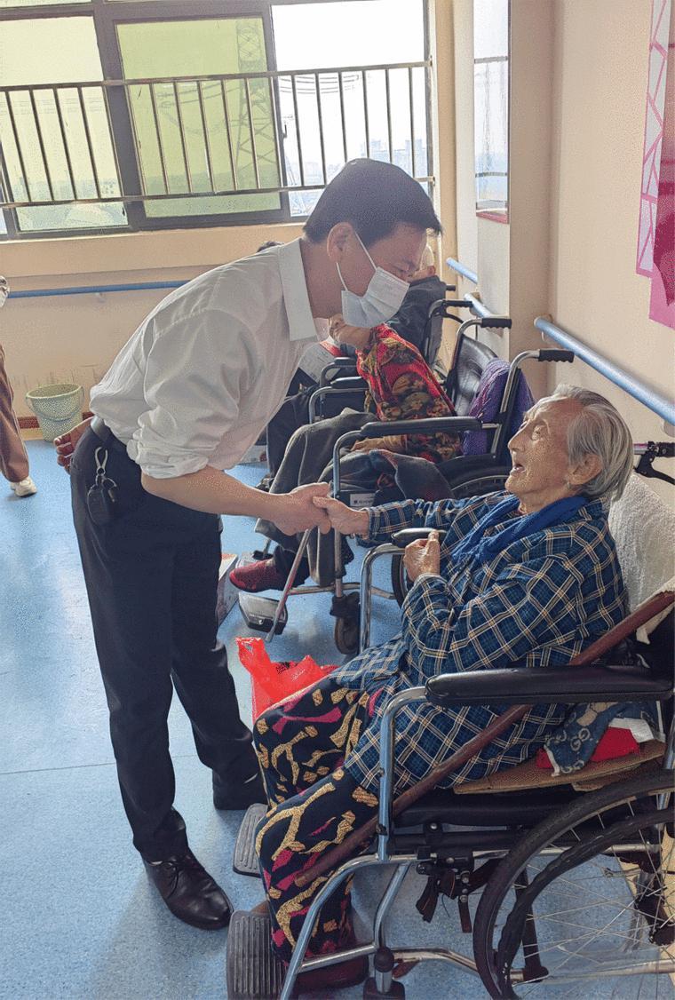 一位养老院院长说：“千万不要盼着自己活到100岁，也不必活到90岁以上，到了那个
