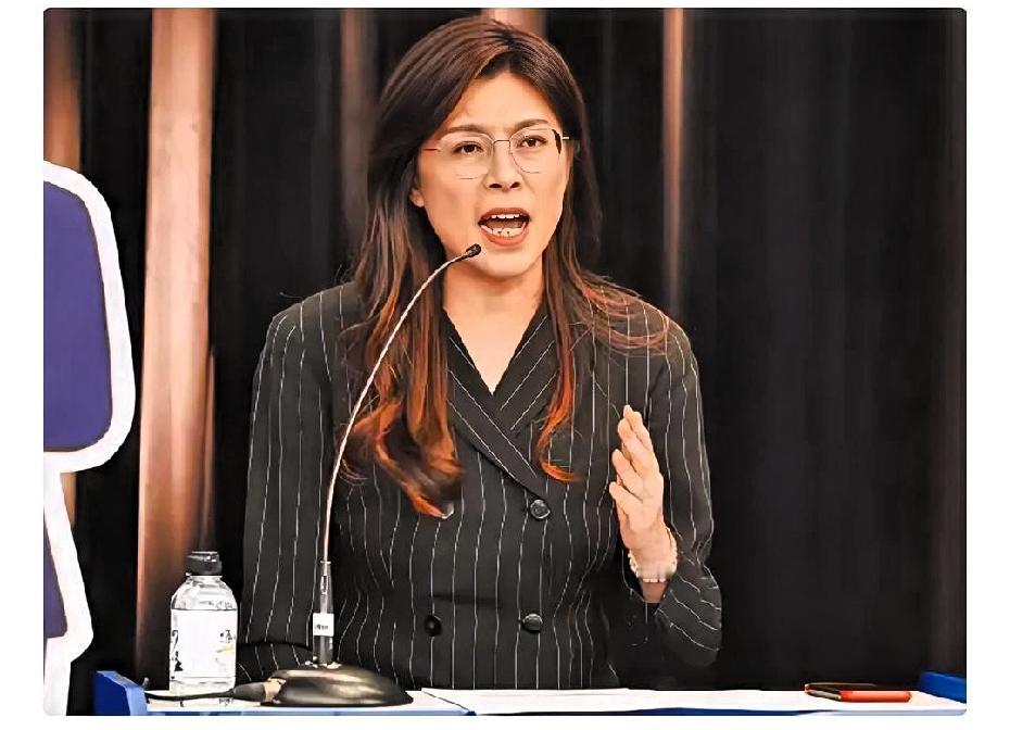 郑丽文今天在中常会上表示郑丽文：国民党要坚持一个东方大国的概念，反对与一个东