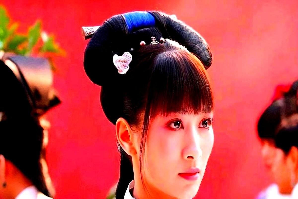 重刷《甄嬛传》才发现，安陵容选秀翻盘，根本不是靠甄嬛。都以为是那朵海棠花招来