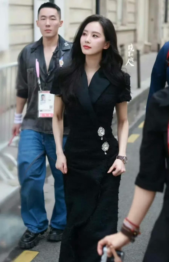 刘诗诗首穿，美得让人心动