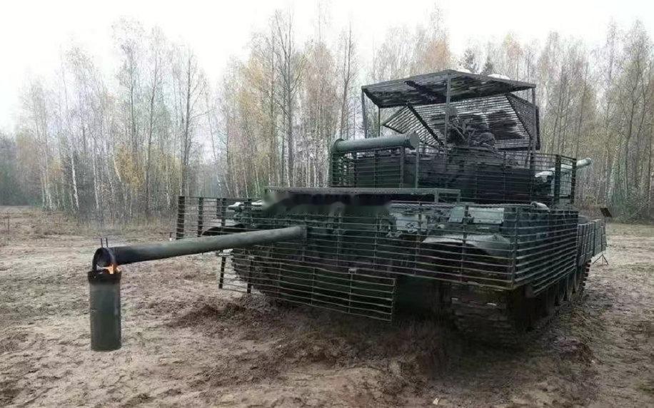 坦克屁股后面挂的啥？？？