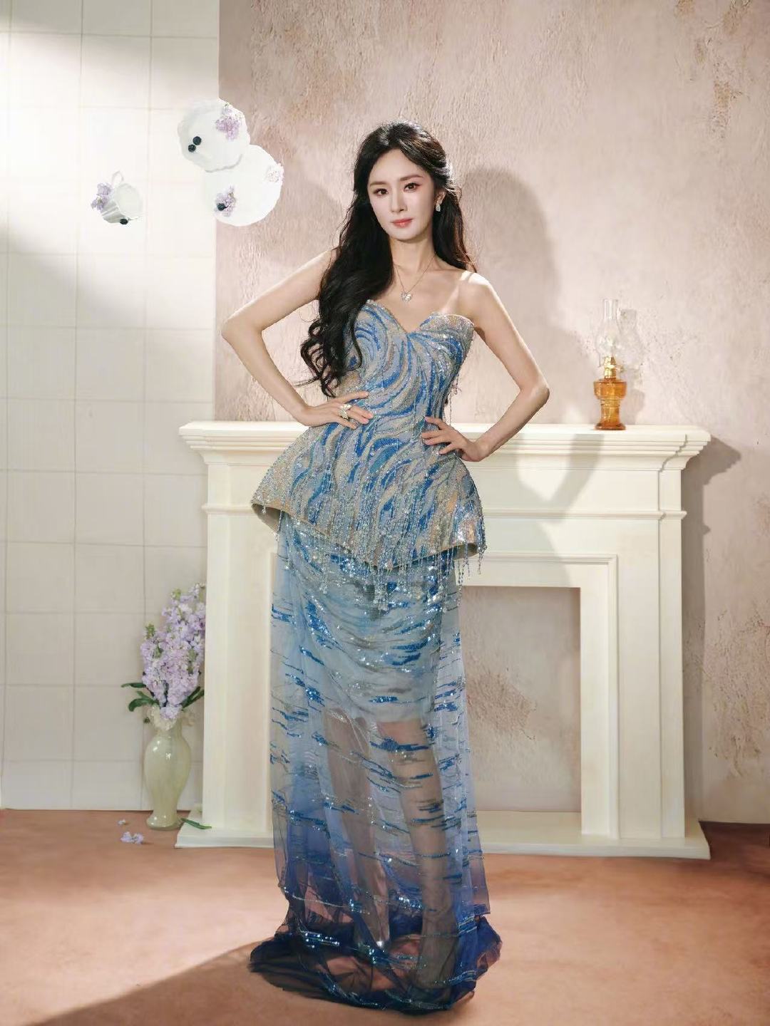 杨幂RM当季最新款高定杨幂RM春夏高定高定女王幂神上线咯杨幂