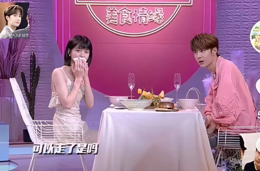 原来当年在《天天向上》和王一博饰演相亲吃饭的女生就是李凯馨。当时王一博一副爱搭
