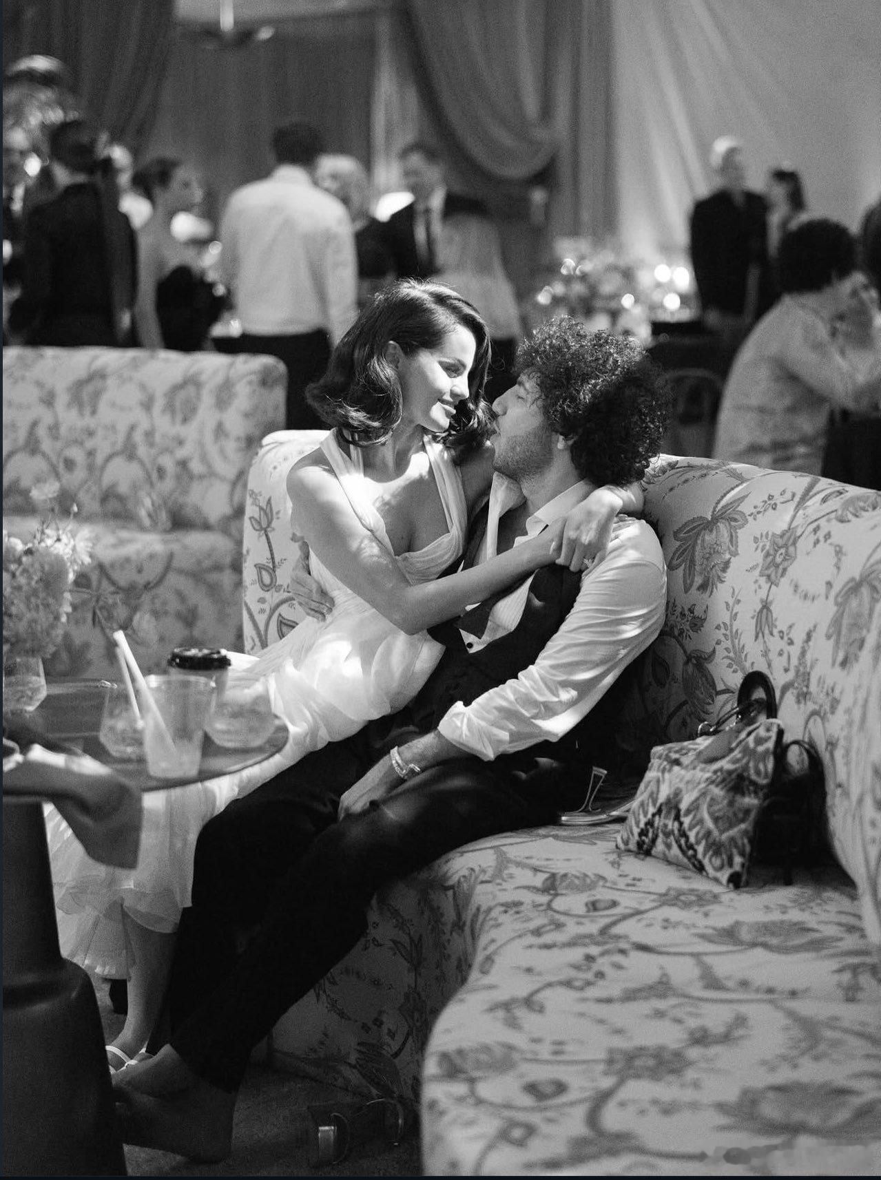 赛琳娜谈婚后生活：“到目前为止，这就像一场梦。我知道这段感情会有起伏，但他是我能