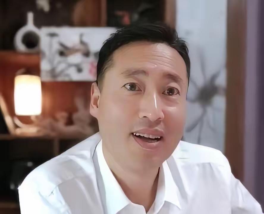 这位北哥，天天称呼房子为“笼子”一再强调呼吁网友房价还要下跌。这位明显是跟着