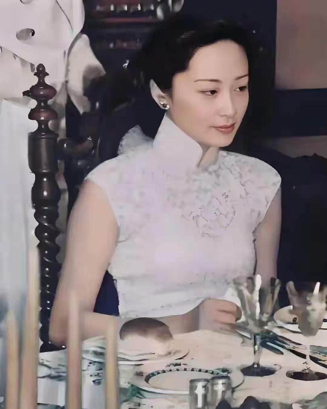 第一次看见这照片时，被惊艳到了，这是民国宋子文的老婆张乐怡，也就是宋美龄的嫂嫂。