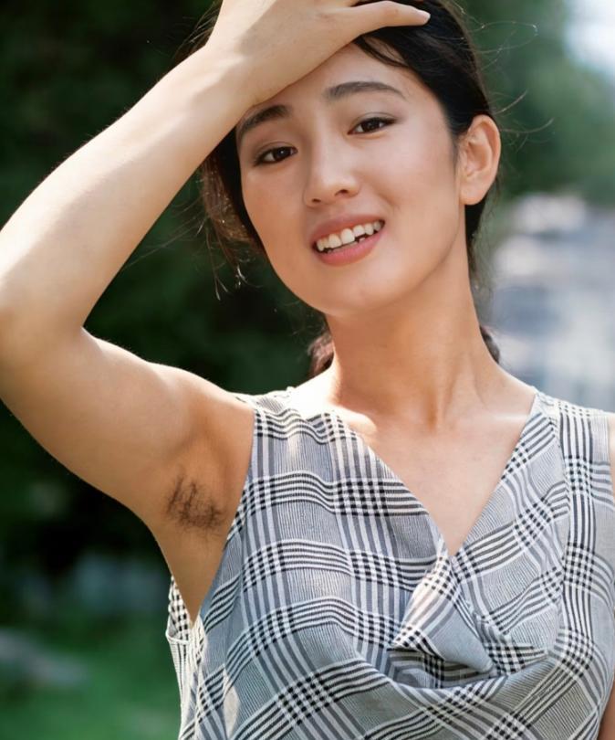 女明星的腋毛，从坦荡到消失，到底谁在背后定规矩？换做是你，为了拍戏得提前8个