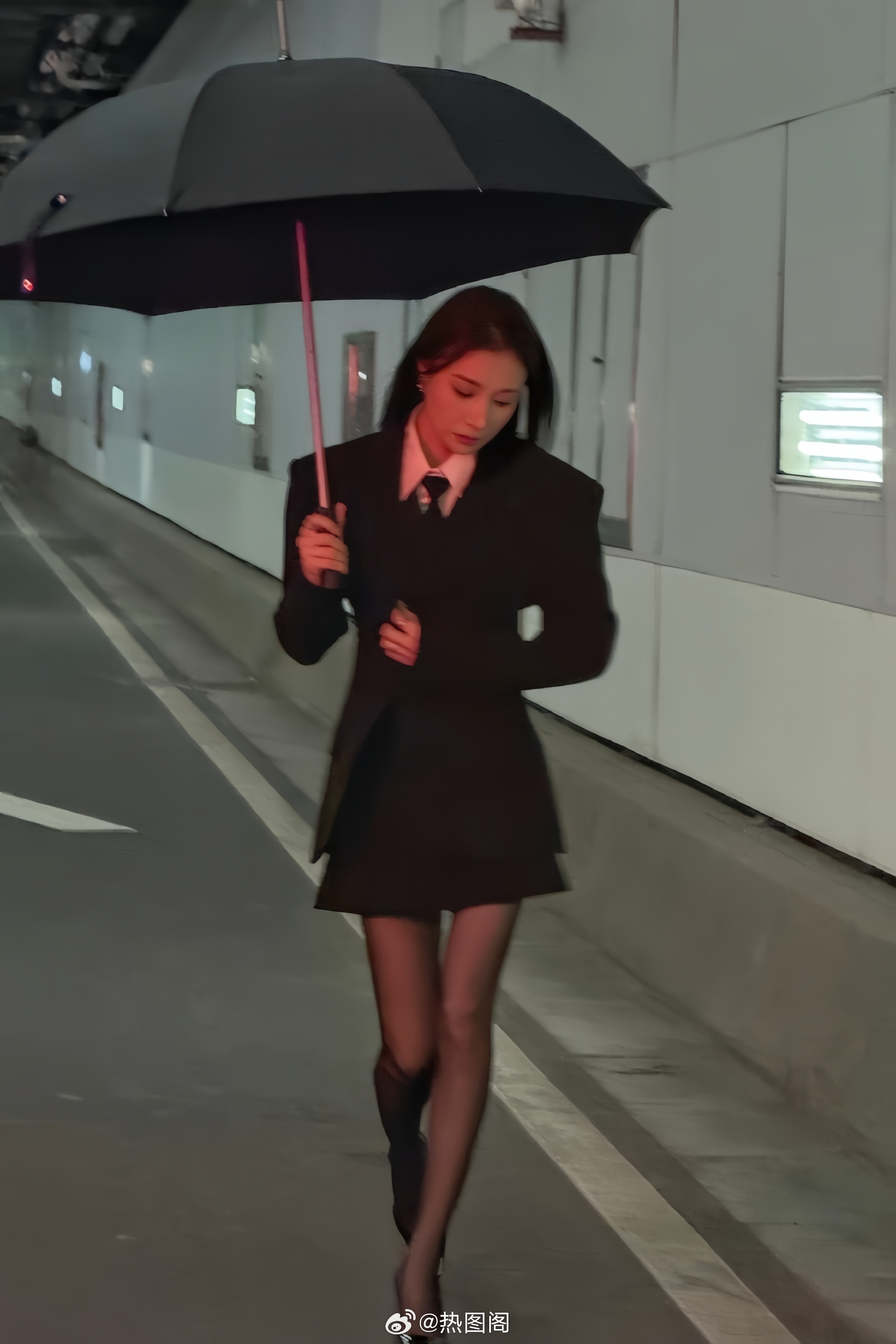 隆妮黑丝大长腿热图阁公众号