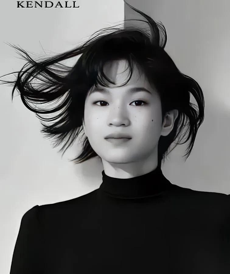 全红婵又“炸”了——这次不是赛场，是泰国时尚圈！泰国超火的《HOWE》杂