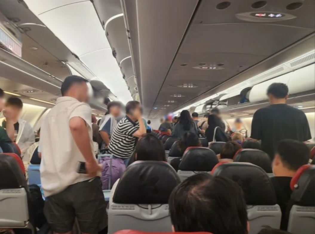 据多家韩媒8月14日报道，亚洲航空一架原定降落在韩国首尔仁川国际机场的航班，在没